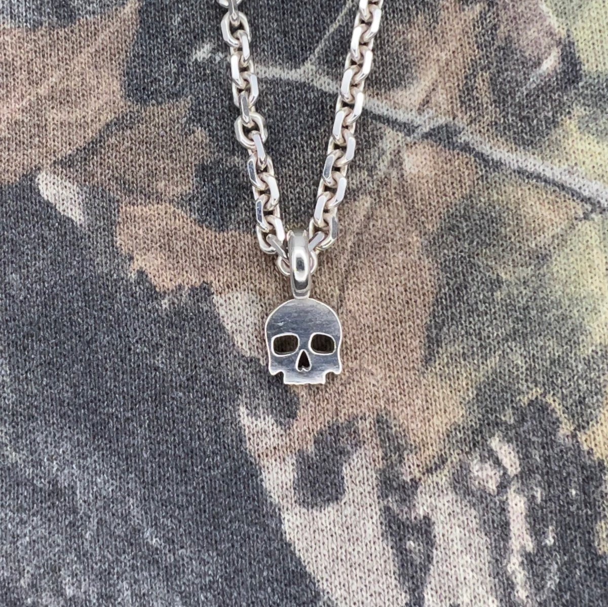 Mini skull online necklace